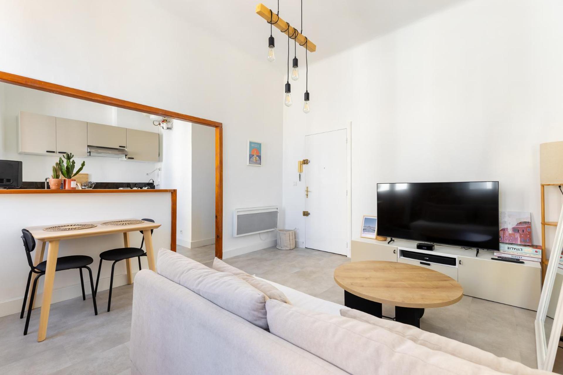 Charming For 2 People Apartment Marseille